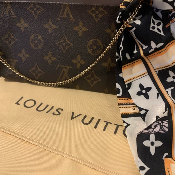 Louis Vuitton bucket pouch with strap - Picture 6 of 11